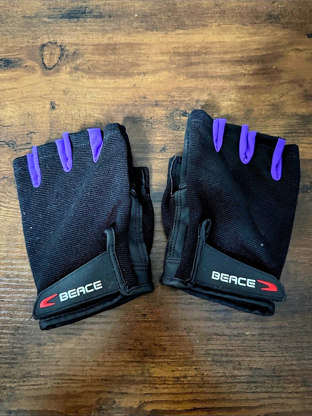 Beace Unisex Black & Purple Gloves Size Medium